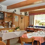 Gaestehaus Golker Pensión 2*